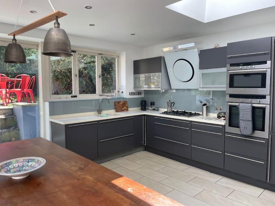 Beautiful London Victorian House, Sleeps 12 Villa Екстериор снимка
